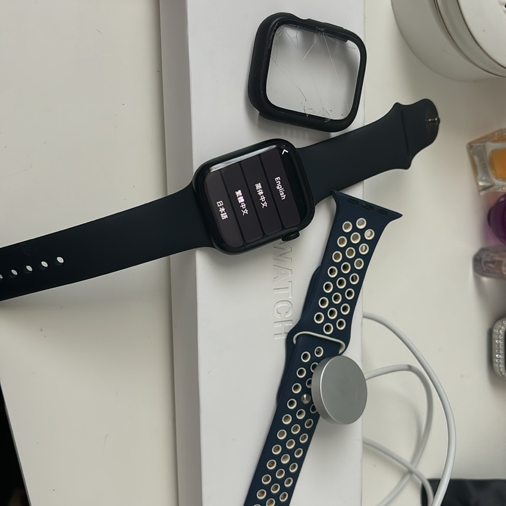 Apple Watch ⌚️ series 7 - Picture 2 of 4